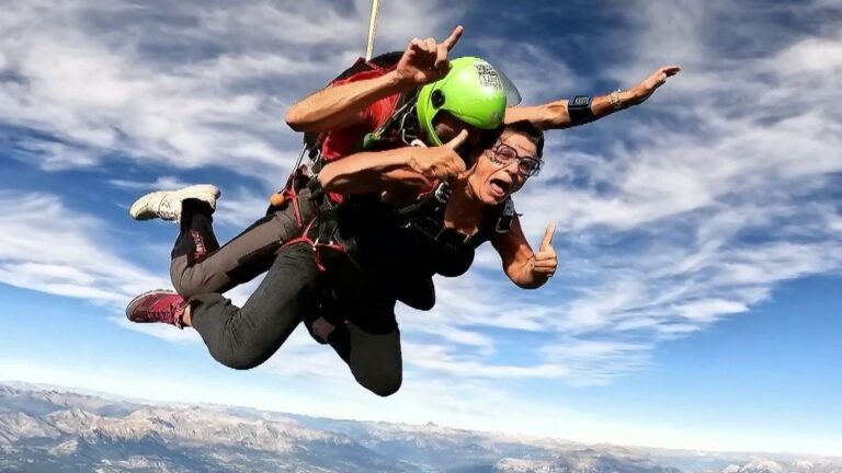 À Gap-Tallard, parachutisme et voltige font découvrir les Alpes sous un autre angle