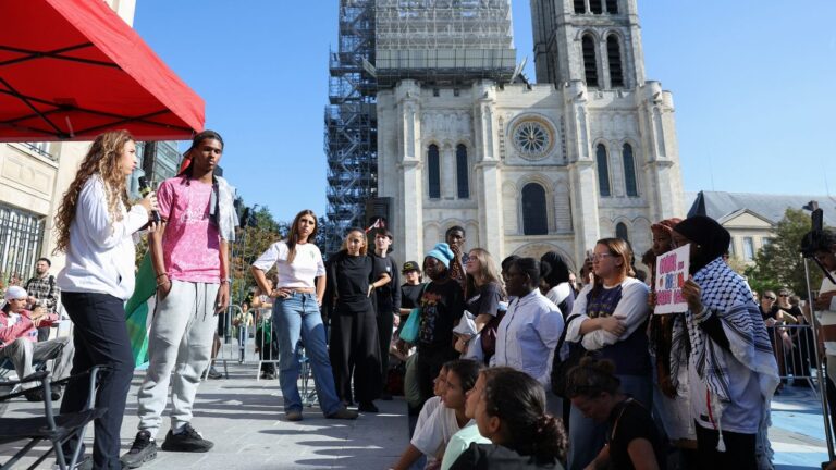 À Saint-Denis, les lycéens poursuivent la mobilisation et réclament plus de moyens pour leurs établissements