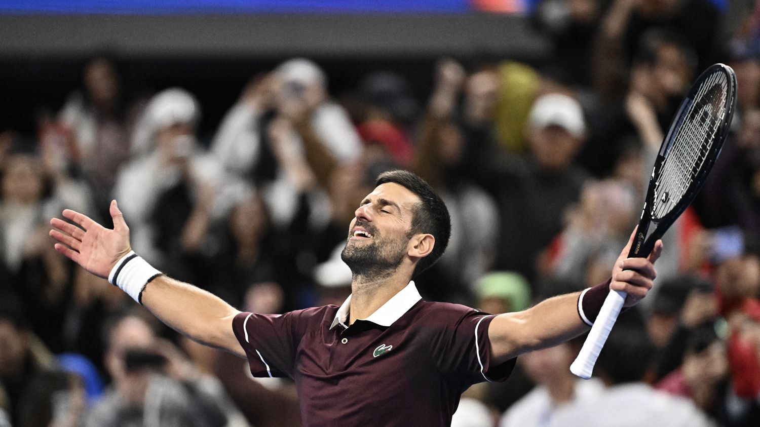 À Pékin, Djokovic atteint la finale après la disqualification de Medvedev