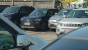 À Wissous, un parking illégal près d’Orly reste actif malgré les arrêtés d’interdiction