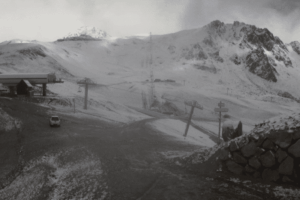 Après le retour du froid, les premiers flocons saupoudrent les sommets des Pyrénées