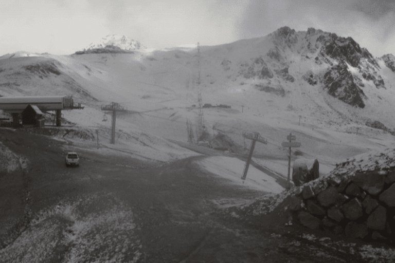Après le retour du froid, les premiers flocons saupoudrent les sommets des Pyrénées