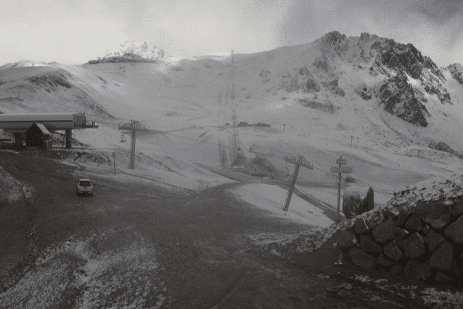 Après le retour du froid, les premiers flocons saupoudrent les sommets des Pyrénées