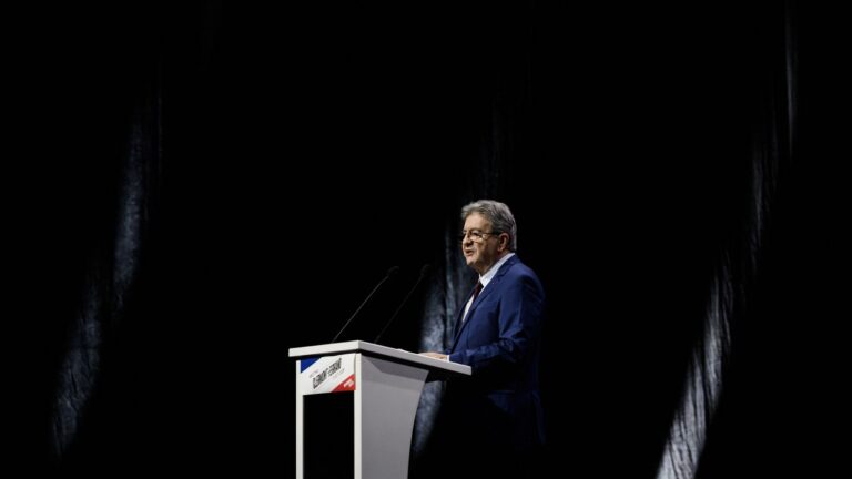 À Clermont-Ferrand, Mélenchon défend le vote à 16 ans en écho à la mobilisation lycéenne