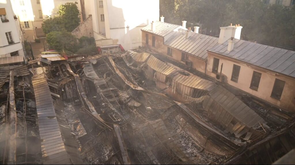 À Paris, l’incendie du marché des Enfants Rouges détruit 17 commerces