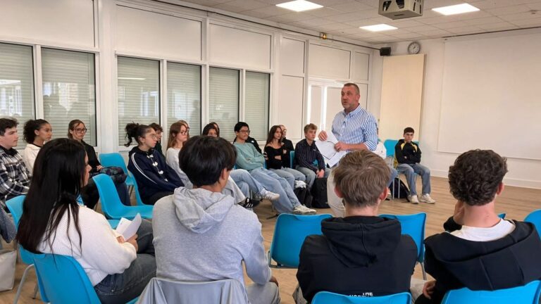 Temps d’échange dans les lycées : des résultats contrastés, entre écoute et organisation improvisée