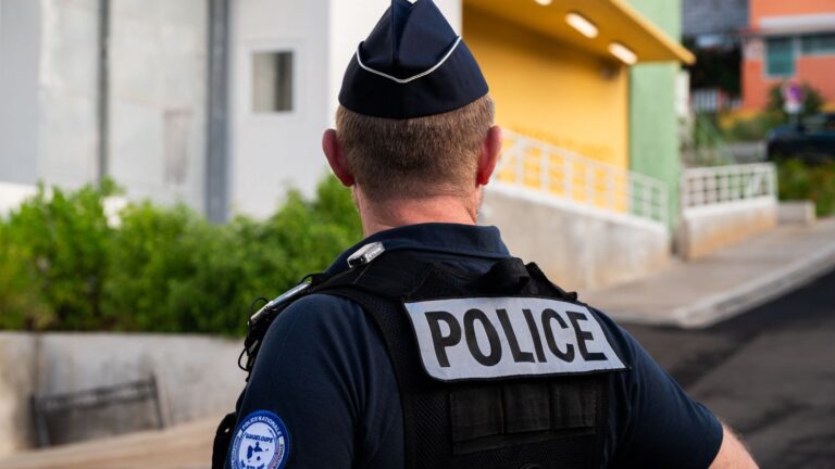 Guadeloupe : cinq suspects, dont un mineur, écroués dans deux affaires de tirs contre les forces de l’ordre