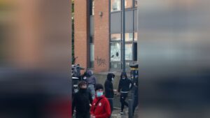 À Lille, des manifestants dégradent une partie des locaux de la mairie