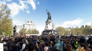 À Paris, 110 000 manifestants expriment leurs colères malgré les violences en marge du cortège