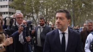 À Bordeaux, Thomas Cazenave interpellé par un commerçant après les dégradations du 17 octobre