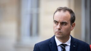 Après une nuit jugée calme, Lecornu annonce de nouveaux couvre-feux ciblés mardi soir