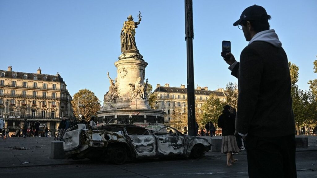 Mobilisation du 24 octobre à Paris : habitants partagés, étudiants toujours mobilisés malgré les tensions.