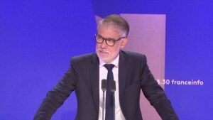 Olivier Faure mobilise la gauche contre l&rsquo;extrême droite à Orléans, sans provocations.