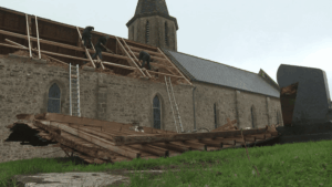 La tempête Austen laisse 19 000 foyers sans électricité en Normandie et Bretagne le 26 octobre