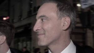 Raphaël Glucksmann accuse LFI de harcèlement pendant sa campagne présidentielle