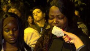 Marche blanche à La Verrière : la mère de Ramatou exprime sa gratitude et son espoir après l&rsquo;attentat raciste.