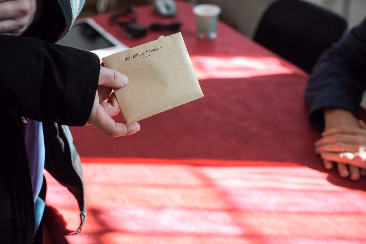 La démocratie se joue aussi dans les relations quotidiennes, au-delà du bulletin de vote