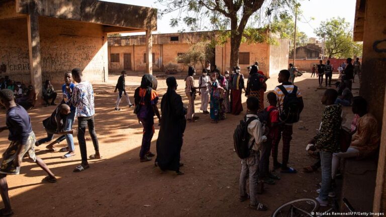 Au Mali, 2 444 écoles restent fermées, menaçant la scolarité de 733 000 élèves