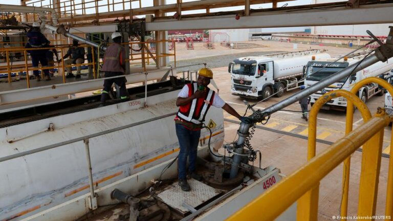 Au Gabon, les limites du raffinage aggravent la dépendance aux importations de carburant
