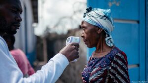 Après un cas d’Ebola au Nigeria, le Cameroun prépare la détection des cas suspects