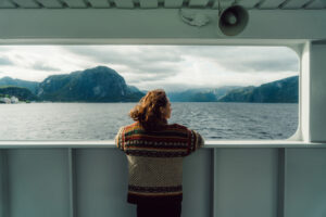 Face aux canicules, de plus en plus de voyageurs envisagent des vacances d’été au frais