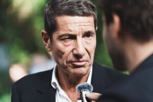 David Lisnard, candidat insolite à la présidentielle, mise sur le numérique pour contourner Les Républicains.