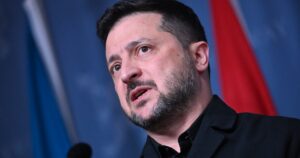 Zelensky se dit prêt à geler le front, Moscou évoque des discussions en novembre