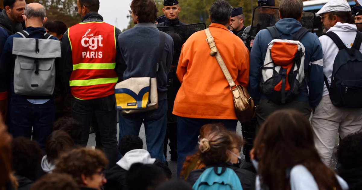 Lycéens et « gilets jaunes » pourraient défiler ensemble samedi 17 octobre en France