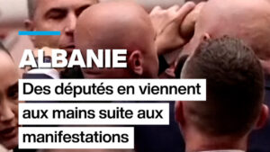 En Albanie, des élus s’affrontent au Parlement alors que les manifestations se poursuivent