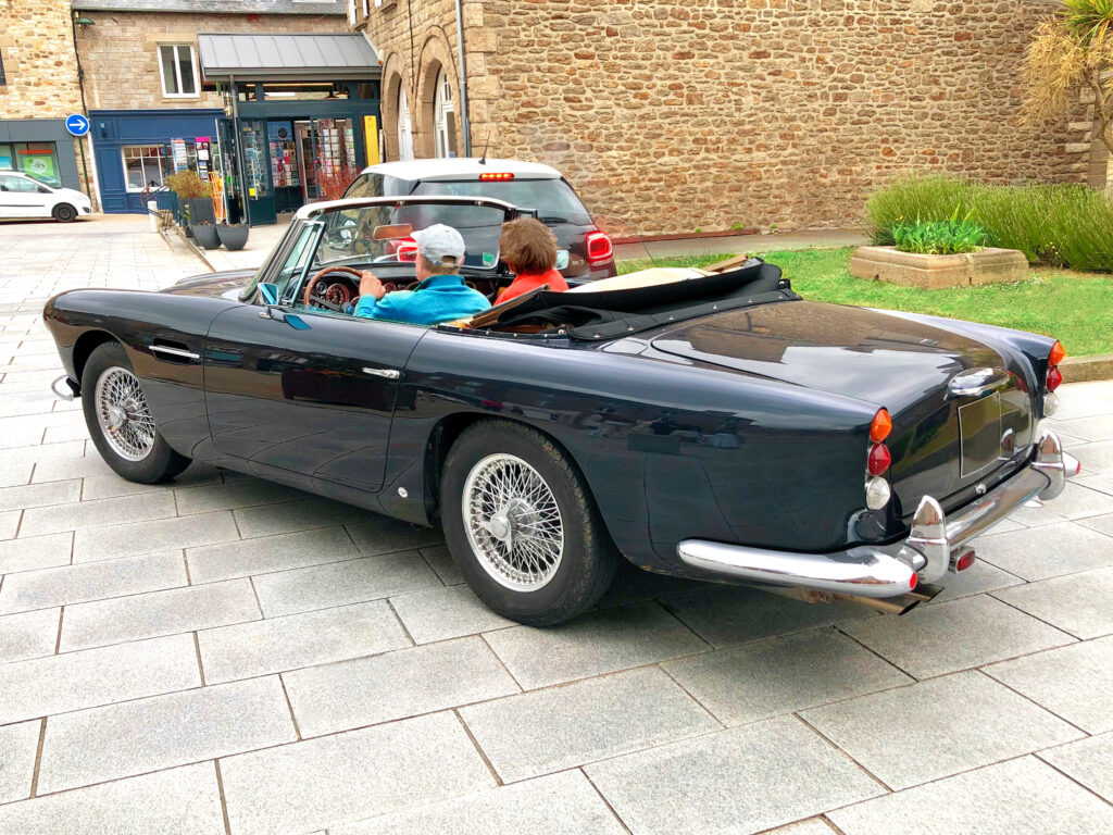 Aston-Martin-DB5-Superleggera-Convertible-1963-1965-version-export-35exemplaires-volant-gauche-ArG-byRundvald.jpg