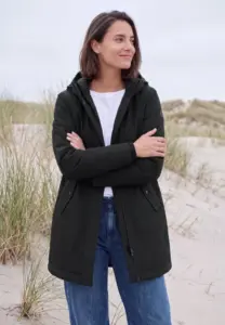 CECIL propose un manteau softshell déperlant pour femme à partir de 173,98 euros