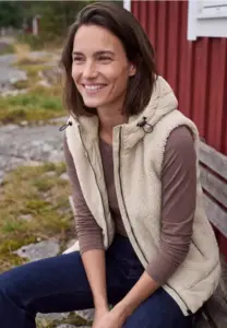 CECIL propose un gilet pour femme réversible, avec une face teddy et une face matelassée