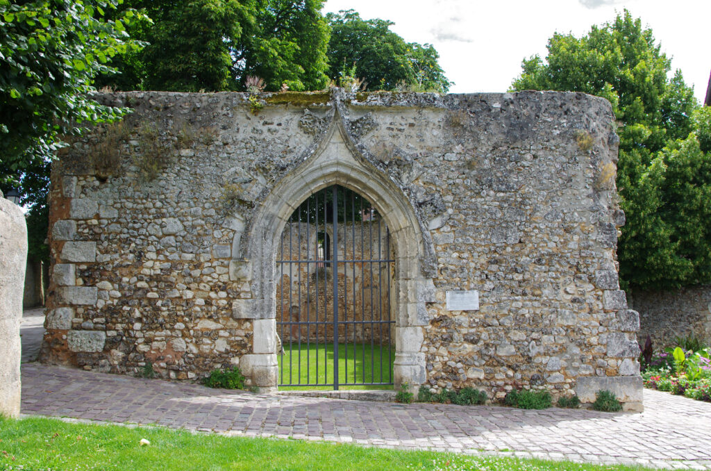 Châteaudun (Eure-et-Loir) (15172667838).jpg