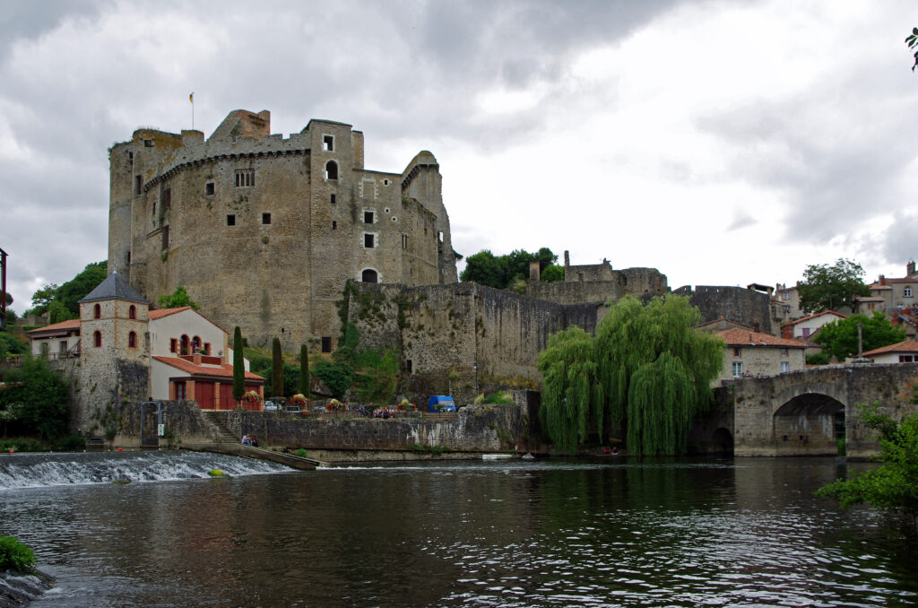 Clisson (Loire-Atlantique) (24063962411).jpg