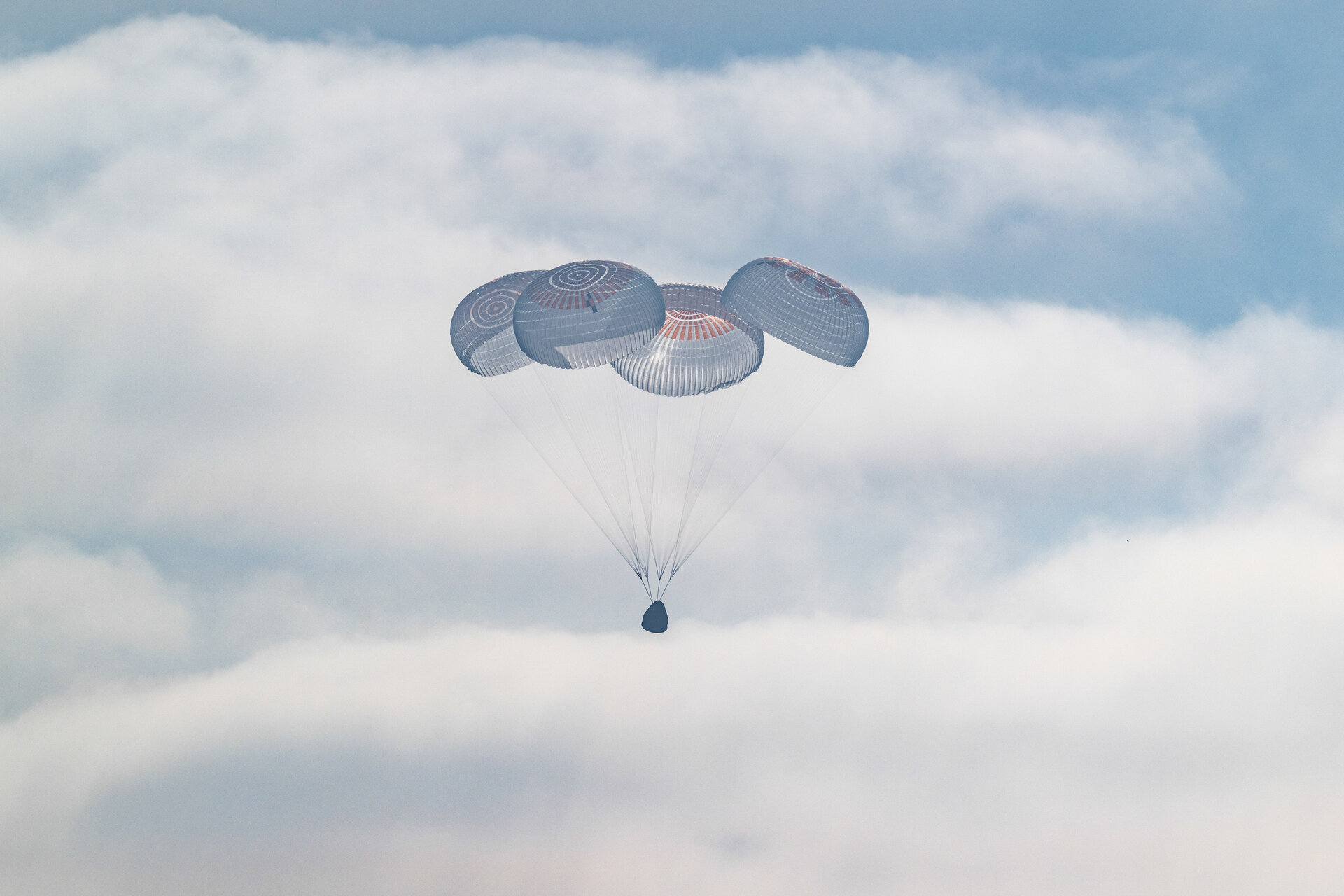 Sophie Adenot amerrit au large de la Californie après 237 jours dans l’espace