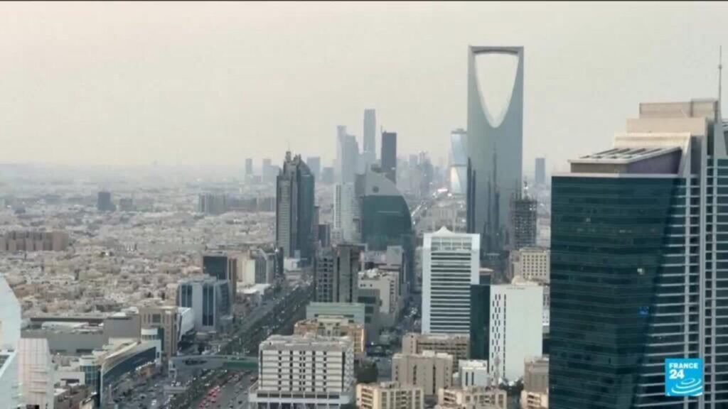 Les Houthis revendiquent une attaque contre l’aéroport de Riyad après l’interception d’un missile