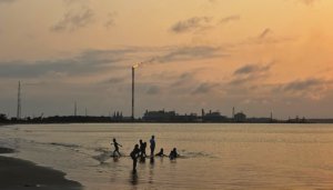 Au large de l’Angola, des nappes de pétrole récurrentes menacent pêcheurs et cultures