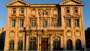 À Marseille, la chambre régionale des comptes pointe l’absentéisme et les recrutements municipaux