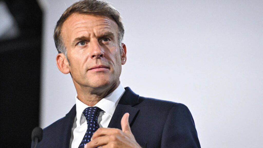 Macron estime que les inquiétudes des jeunes sont instrumentalisées et attisent les violences lycéennes