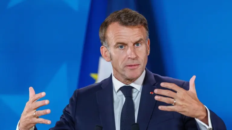 Macron défend le maintien du soutien européen à l’Ukraine face à la Russie