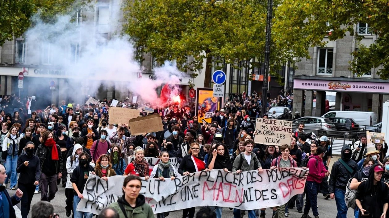Blocus des lycées : la gauche aux côtés des manifestants, la droite accuse LFI d’instrumentalisation