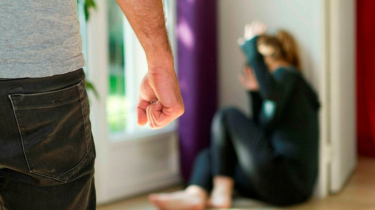 Le nombre de femmes tuées au sein du couple atteint 111 en 2025, en hausse de 4 %