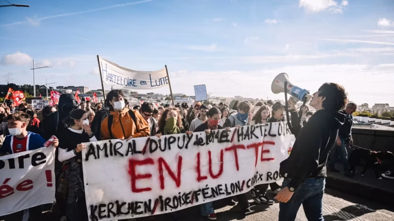 À Brest, des jeunes volontaires mobilisés pour prévenir les violences en manifestation