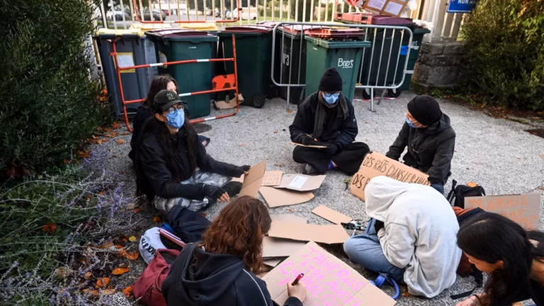 À Brest, quatre lycéens mobilisés dénoncent le manque de moyens et leur sous-représentation