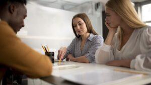 L&rsquo;apprentissage dans le supérieur en baisse de 4 % en 2025 après une hausse continue depuis 2019