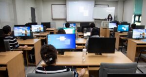 La police de Séoul enquête sur un informaticien présumé nord-coréen recruté sous fausse identité