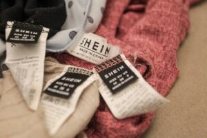 Bilan positif d&rsquo;un an de lutte contre l&rsquo;ultra-fast-fashion : baisse de 42 % des visites sur Shein, annonce le ministre Papin