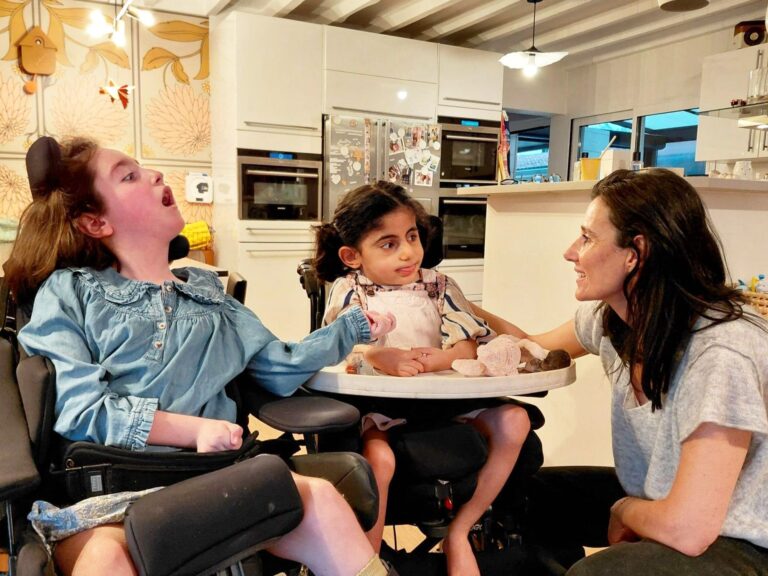 Parents d’enfants handicapés : concilier vie familiale, soins et démarches au quotidien