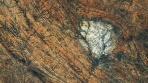 L’ISS photographie à Madagascar un massif d’anorthosite, une roche aussi présente sur la Lune