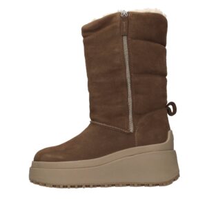 Les bottes brunes en suède d’Ash sont proposées dès 252 euros, avec jusqu’à 29 % de remise